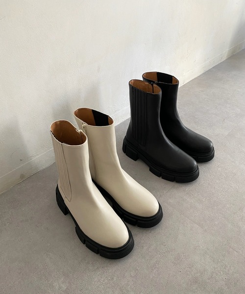 DouDou(ドゥドゥ)の「タンクソールサイドゴアショートブーツ(ブーツ・レディース・アイボリー/ブラック・MEDIUM/LARGE)」の4枚目の写真