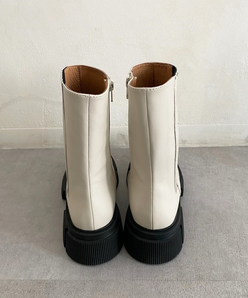 DouDou(ドゥドゥ)の「タンクソールサイドゴアショートブーツ(ブーツ・レディース・アイボリー/ブラック・MEDIUM/LARGE)」の6枚目の写真