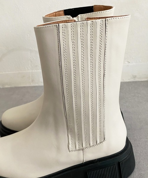 DouDou(ドゥドゥ)の「タンクソールサイドゴアショートブーツ(ブーツ・レディース・アイボリー/ブラック・MEDIUM/LARGE)」の7枚目の写真