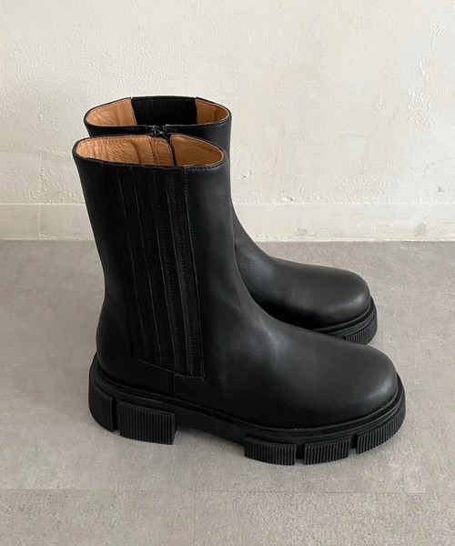 DouDou(ドゥドゥ)の「タンクソールサイドゴアショートブーツ(ブーツ・レディース・アイボリー/ブラック・MEDIUM/LARGE)」の10枚目の写真