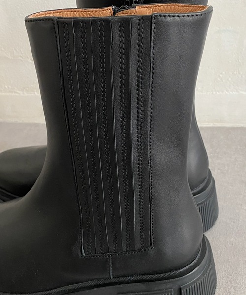 DouDou(ドゥドゥ)の「タンクソールサイドゴアショートブーツ(ブーツ・レディース・アイボリー/ブラック・MEDIUM/LARGE)」の11枚目の写真