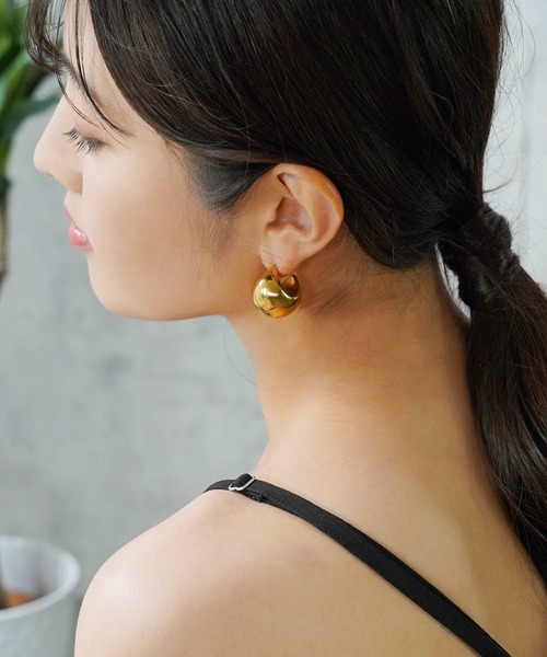 IAMUSE(アイアミューズ)の「金属アレルギー対応 ボールモチーフピアス S0758【IAMUSE】(ピアス(両耳用)・レディース・シルバー/ゴールド・FREE)」の3枚目の写真