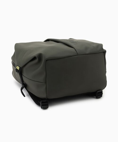 Calvin Klein(カルバン・クライン)の「ラバークリップサイド バックパック(バックパック/リュック・メンズ・オリーブ/ブラック・FREE)」の8枚目の写真