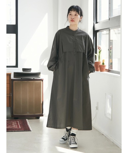 CRAFT STANDARD BOUTIQUE(クラフトスタンダードブティック)の「バンドカラーレイヤードワンピース *◆(ワンピース・レディース・チャコールグレー/インディゴブルー・FREE)」の3枚目の写真