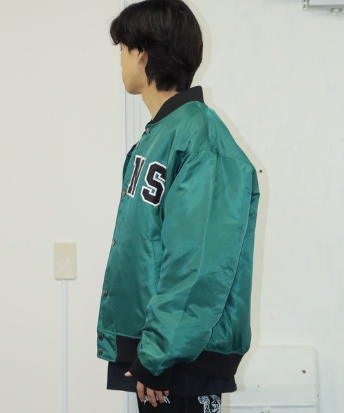 VANS(バンズ)の「VANS/ヴァンズ M Padded Award JKT ビックシルエットスタジャン ロゴワッペン(スタジャン・メンズ・グリーン/ブラック/ネイビー・L/M/XL)」の4枚目の写真