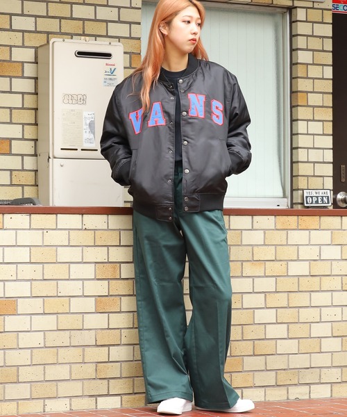 VANS(バンズ)の「VANS/ヴァンズ M Padded Award JKT ビックシルエットスタジャン ロゴワッペン(スタジャン・メンズ・グリーン/ブラック/ネイビー・L/M/XL)」の19枚目の写真