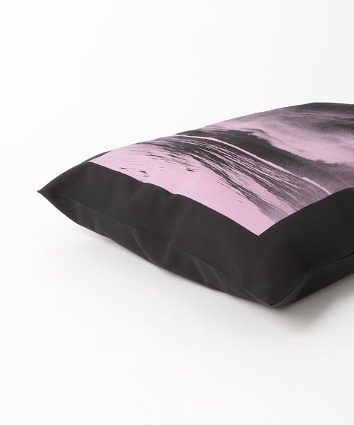 JOHN LAWRENCE SULLIVAN（ジョンローレンスサリバン）の「PRINT TOTE BAG（トートバッグ・メンズ・ピンク・ONE SIZE）」の4枚目の写真