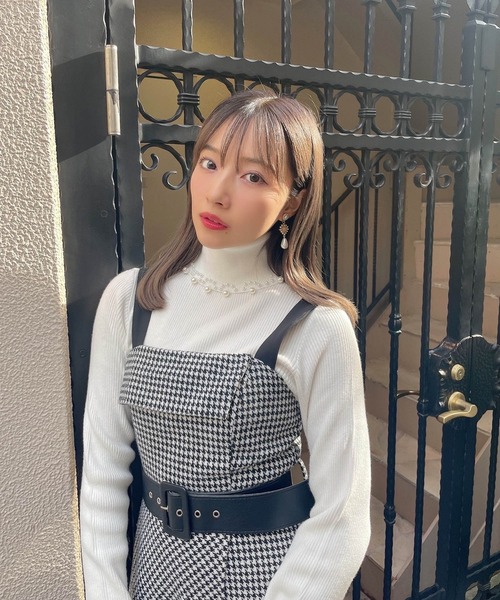 ANDGEEBEE（アンジービー）の「パール付きタートルニット（ニット/セーター・レディース・ブラック/ホワイト・MEDIUM）」の10枚目の写真