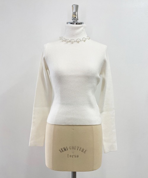 ANDGEEBEE（アンジービー）の「パール付きタートルニット（ニット/セーター・レディース・ブラック/ホワイト・MEDIUM）」の7枚目の写真