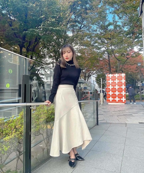 ANDGEEBEE（アンジービー）の「パール付きタートルニット（ニット/セーター・レディース・ブラック/ホワイト・MEDIUM）」の6枚目の写真