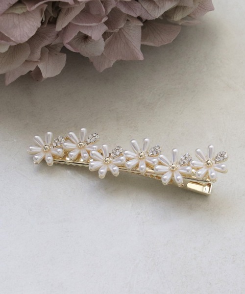 Three Four Time(スリーフォータイム)の「パールフラワーヘアクリップ【結婚式/パーティ/フォーマル/デイリー】(バレッタ/ヘアクリップ・レディース・アイボリー・FREE)」の2枚目の写真