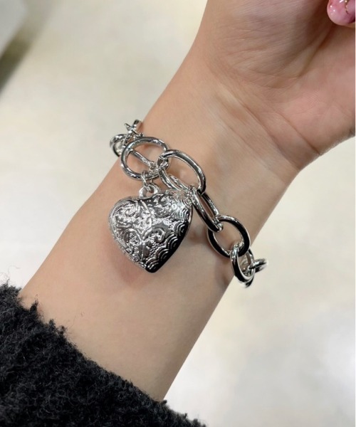 WHO'S WHO gallery（フーズフーギャラリー）の「ハートモチーフブレス（ブレスレット・レディース・シルバー・FREE）」の3枚目の写真