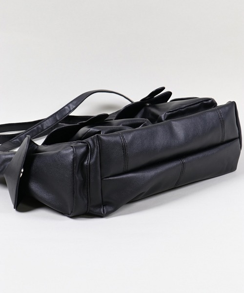 SPINNS（スピンズ）の「4ポケット フェイクレザーショルダーバッグ