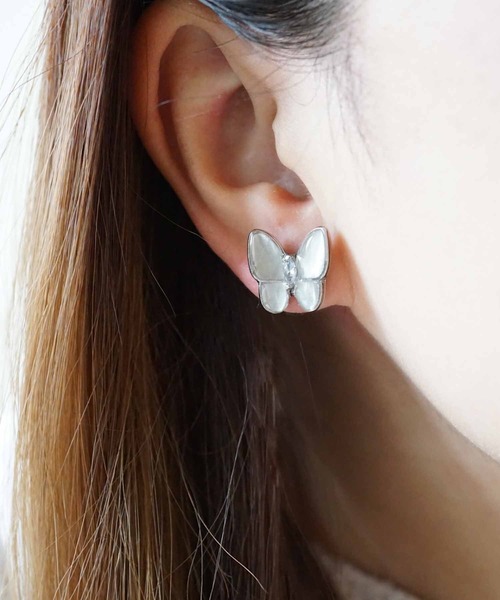 CERCA(チェルカ)の「jolie minette/キャッツアイストーンの蝶々ピアス(ピアス(両耳用)・レディース・シルバー/イエロー・FREE)」の2枚目の写真