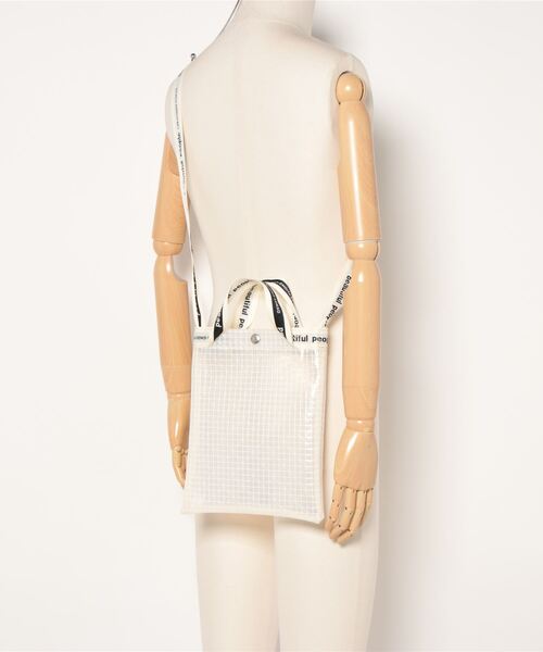 beautiful people(ビューティフルピープル)の「beautiful people plaid vinyl logo tape sacoshe bag 1000611929(ショルダーバッグ・レディース・クリア・FREE)」の4枚目の写真