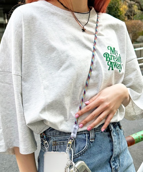 SPINNS（スピンズ）の「【選べるスマホショルダー】タグ付きデザイン ループストラップ（スマホグッズ・レディース・A/B/C/D/E/F/G・ONESIZE）」の6枚目の写真