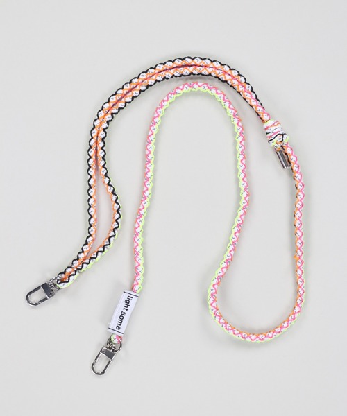 SPINNS（スピンズ）の「【選べるスマホショルダー】タグ付きデザイン ループストラップ（スマホグッズ・レディース・A/B/C/D/E/F/G・ONESIZE）」の7枚目の写真