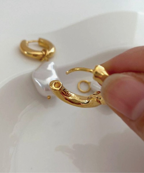 meJane（ミージェーン）の「2WAYパールフープピアス（ピアス（両耳用）・レディース・ゴールド系・FREE）」の3枚目の写真