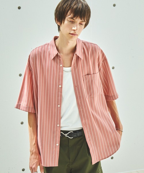 EMMA CLOTHES(エマクローズ)の「ドレープルーズオーバーストライプレギュラーカラー半袖シャツ EMMA CLOTHES 2023SS(シャツ/ブラウス・メンズ・グリーン/マスタード/ブラック/ピンク系/ホワイト・L/M)」の5枚目の写真