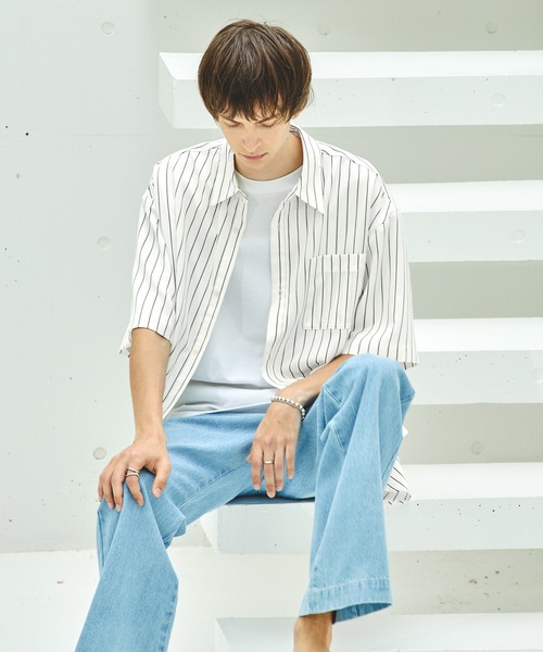 EMMA CLOTHES(エマクローズ)の「ドレープルーズオーバーストライプレギュラーカラー半袖シャツ EMMA CLOTHES 2023SS(シャツ/ブラウス・メンズ・グリーン/マスタード/ブラック/ピンク系/ホワイト・L/M)」の2枚目の写真