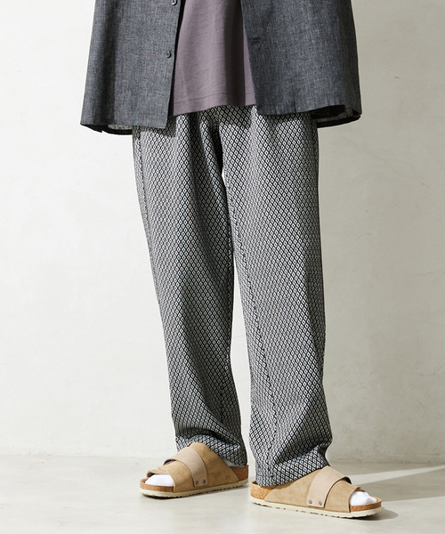 JOURNAL STANDARD relume（ジャーナルスタンダード　レリューム）の「総柄ジャージーパンツ ”DAIYA”（スラックス・メンズ・グレー/ブラック/サックスブルー・MEDIUM/LARGE）」の2枚目の写真