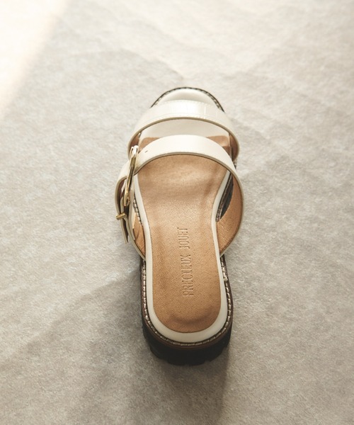 un dix cors(アンディコール)の「PRECIEUX JOUET(プレシュウジュエ)フラットベルトサンダル(サンダル・レディース・ホワイト/ブラック/キャメル・36/37/38)」の6枚目の写真
