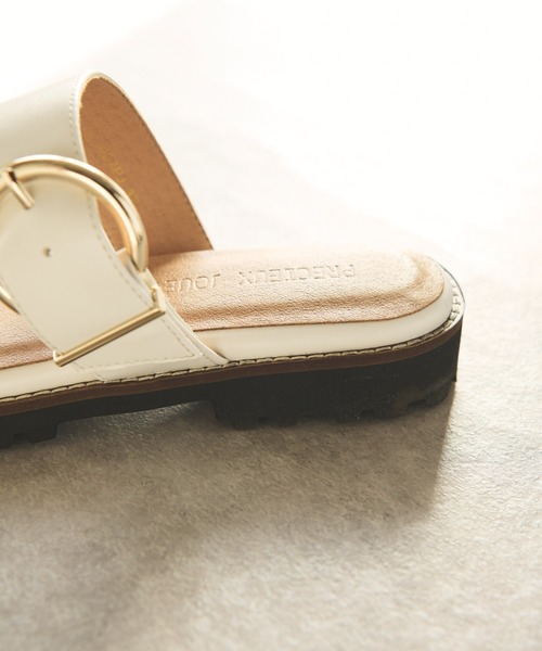 un dix cors(アンディコール)の「PRECIEUX JOUET(プレシュウジュエ)フラットベルトサンダル(サンダル・レディース・ホワイト/ブラック/キャメル・36/37/38)」の9枚目の写真