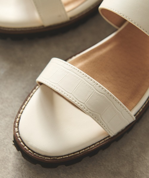 un dix cors(アンディコール)の「PRECIEUX JOUET(プレシュウジュエ)フラットベルトサンダル(サンダル・レディース・ホワイト/ブラック/キャメル・36/37/38)」の7枚目の写真