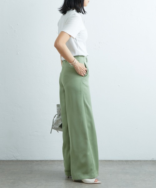 SHENERY（シーナリー）の「シンプルTee（Tシャツ/カットソー・レディース・オフホワイト/ブラウン/ネイビー・1/2）」の4枚目の写真