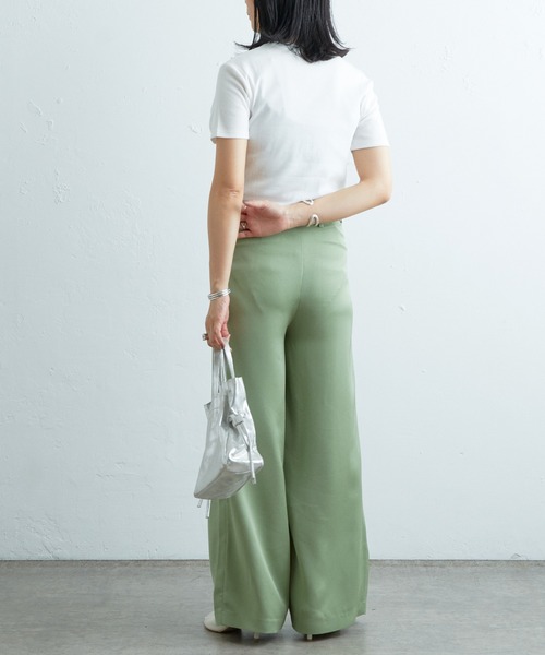 SHENERY（シーナリー）の「シンプルTee（Tシャツ/カットソー・レディース・オフホワイト/ブラウン/ネイビー・1/2）」の5枚目の写真