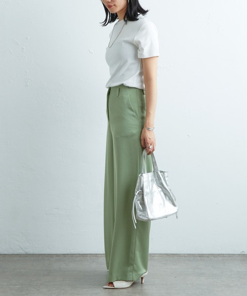 SHENERY（シーナリー）の「シンプルTee（Tシャツ/カットソー・レディース・オフホワイト/ブラウン/ネイビー・1/2）」の7枚目の写真