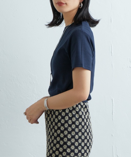 SHENERY（シーナリー）の「シンプルTee（Tシャツ/カットソー・レディース・オフホワイト/ブラウン/ネイビー・1/2）」の16枚目の写真