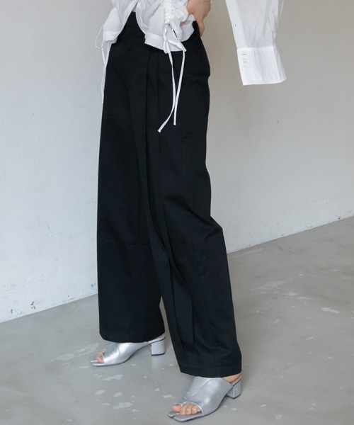 VACANCY（ヴァカンシー）の「バルーンダブルタックパンツ（その他パンツ・レディース・ブルー/アイボリー/ブラック・MEDIUM/LARGE）」の2枚目の写真