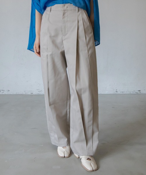 VACANCY（ヴァカンシー）の「バルーンダブルタックパンツ（その他パンツ・レディース・ブルー/アイボリー/ブラック・MEDIUM/LARGE）」の4枚目の写真