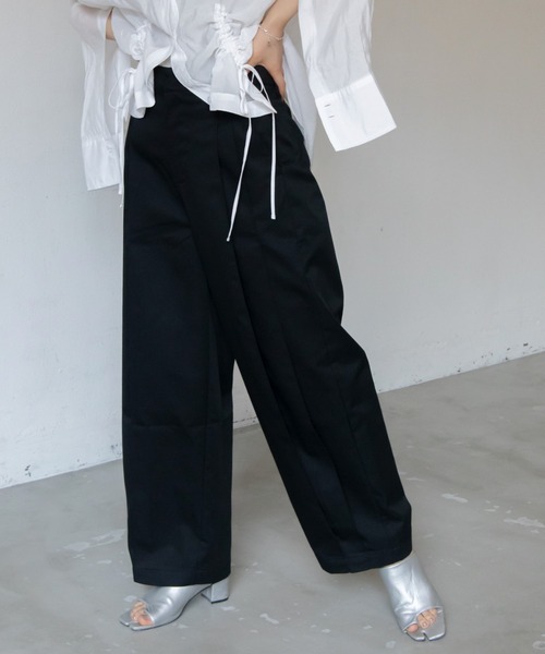 VACANCY(ヴァカンシー)の「バルーンダブルタックパンツ(その他パンツ・レディース・ブルー/アイボリー/ブラック・MEDIUM/LARGE)」の14枚目の写真