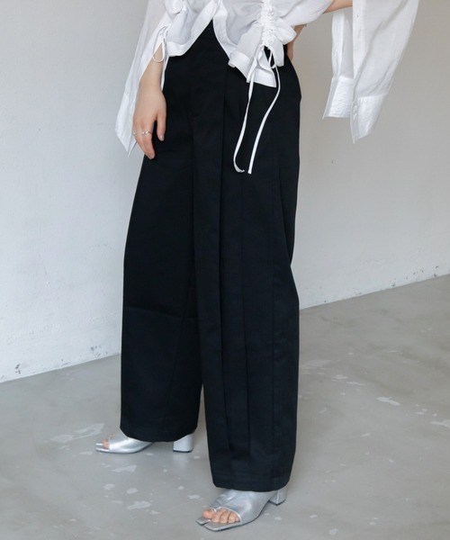 VACANCY(ヴァカンシー)の「バルーンダブルタックパンツ(その他パンツ・レディース・ブルー/アイボリー/ブラック・MEDIUM/LARGE)」の15枚目の写真