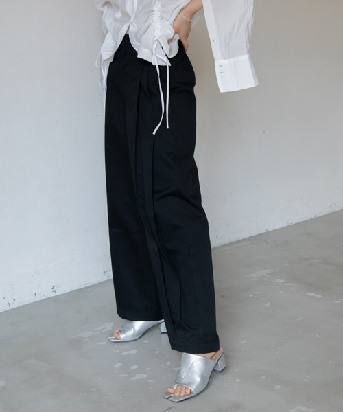 VACANCY(ヴァカンシー)の「バルーンダブルタックパンツ(その他パンツ・レディース・ブルー/アイボリー/ブラック・MEDIUM/LARGE)」の16枚目の写真