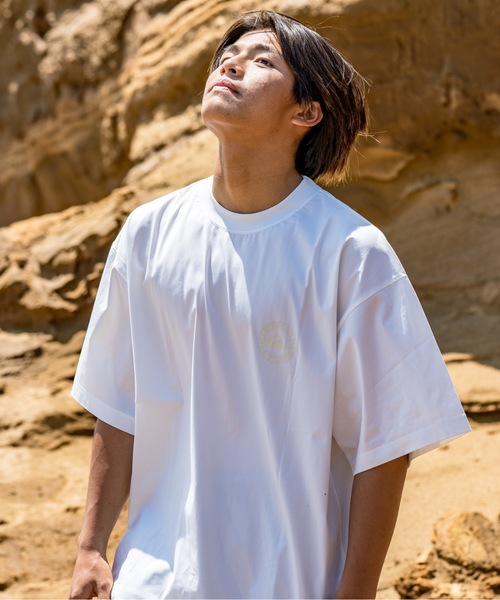Quiksilver(クイックシルバー)の「【ZOZO限定アイテム】RUSH SS TEE/クイックシルバーバックプリント半袖ラッシュガード水陸両用Tシャツ(水着)(ラッシュガード・メンズ・ブラック/ホワイト・MEDIUM/LARGE/X-LARGE)」の8枚目の写真