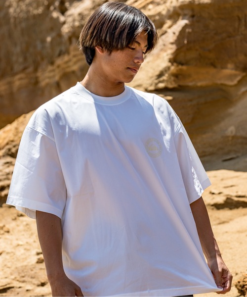 Quiksilver(クイックシルバー)の「【ZOZO限定アイテム】RUSH SS TEE/クイックシルバーバックプリント半袖ラッシュガード水陸両用Tシャツ(水着)(ラッシュガード・メンズ・ブラック/ホワイト・MEDIUM/LARGE/X-LARGE)」の9枚目の写真