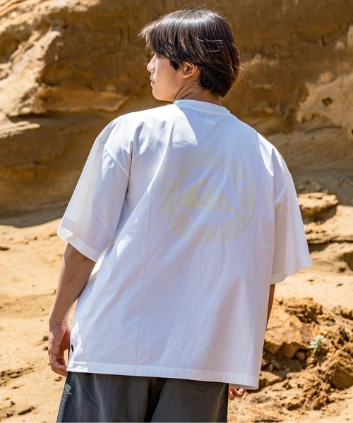 Quiksilver(クイックシルバー)の「【ZOZO限定アイテム】RUSH SS TEE/クイックシルバーバックプリント半袖ラッシュガード水陸両用Tシャツ(水着)(ラッシュガード・メンズ・ブラック/ホワイト・MEDIUM/LARGE/X-LARGE)」の10枚目の写真
