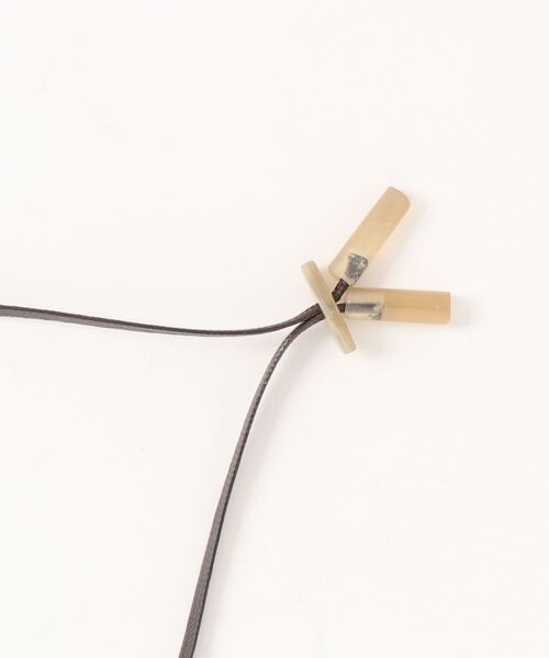 BEARDSLEY（ビアズリー）の「バッファローホーンネックレス（ネックレス・レディース・アイボリー/ブラック・FREE）」の3枚目の写真