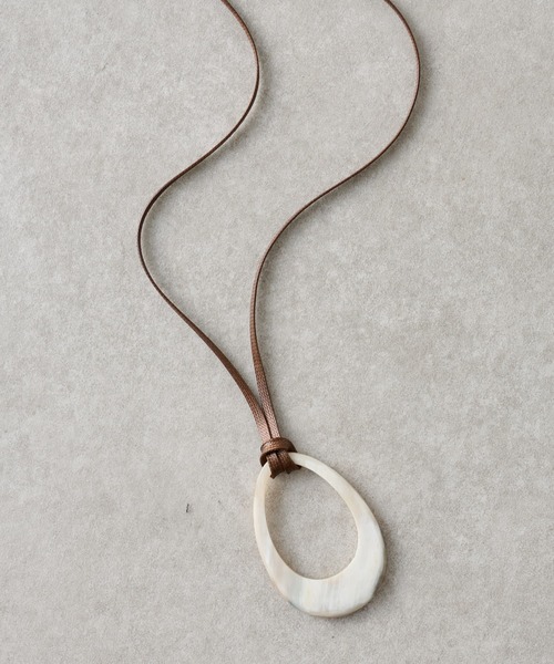 BEARDSLEY（ビアズリー）の「バッファローホーンネックレス（ネックレス・レディース・アイボリー/ブラック・FREE）」の5枚目の写真