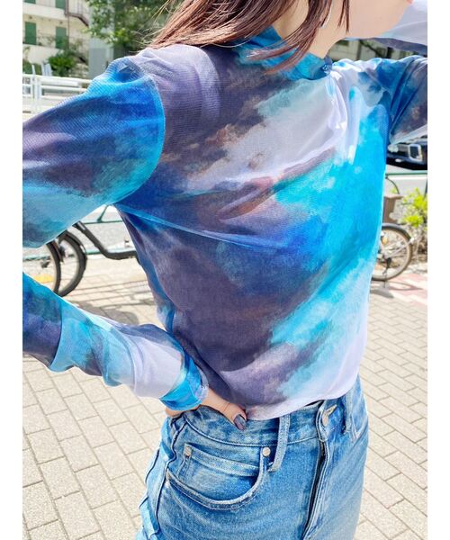 MURUA（ムルーア）の「プリントチュールインナー（Tシャツ/カットソー・レディース・ブルー/オレンジ・FREE）」の3枚目の写真