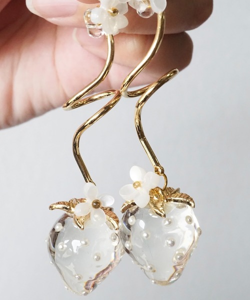 ぷっくりいちごピアス⟡.· セール】jolie minette/ゆらゆら いちご お花 デザイン ピアス