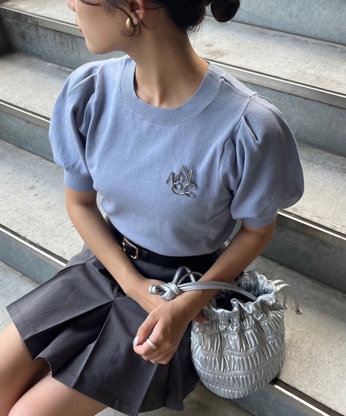 one after another NICE CLAUP(ワンアフターアナザーナイスクラップ)の「【WEB限定商品】エンブレムブローチセットサマーニット(ニット/セーター・レディース・アイボリー/ピンク/ブルー/グレー/ブラック・FREE)」の4枚目の写真