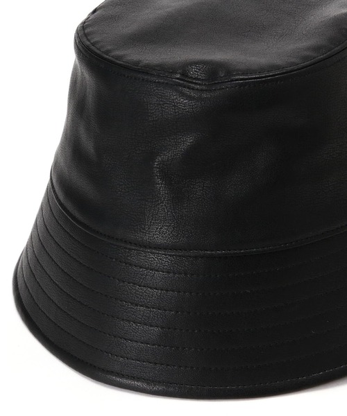 Toironier（トワロニエ）の「Toironier/トワロニエ/FAUX LEATHER BUCKET HAT（ハット・メンズ・ブラック・F）」の7枚目の写真