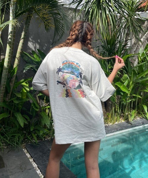 ROXY(ロキシー)の「BIARRITZ LIFE/ロキシーサーフバックプリント半袖カットソー(Tシャツ/カットソー・レディース・オレンジ/グレー/パープル・MEDIUM/LARGE)」の2枚目の写真