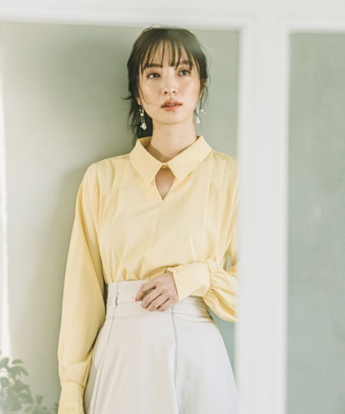 Andemiu（アンデミュウ）の「デザインネックエリブラウス 102202（シャツ/ブラウス・レディース・ブラック/イエロー/グリーン/オフホワイト・FREE）」の4枚目の写真