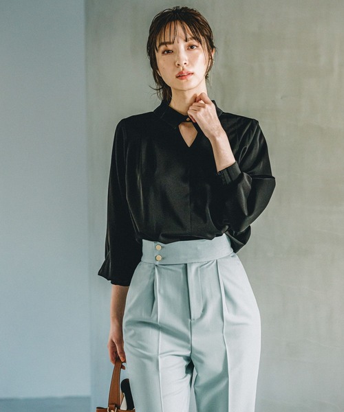 Andemiu（アンデミュウ）の「デザインネックエリブラウス 102202（シャツ/ブラウス・レディース・ブラック/イエロー/グリーン/オフホワイト・FREE）」の7枚目の写真