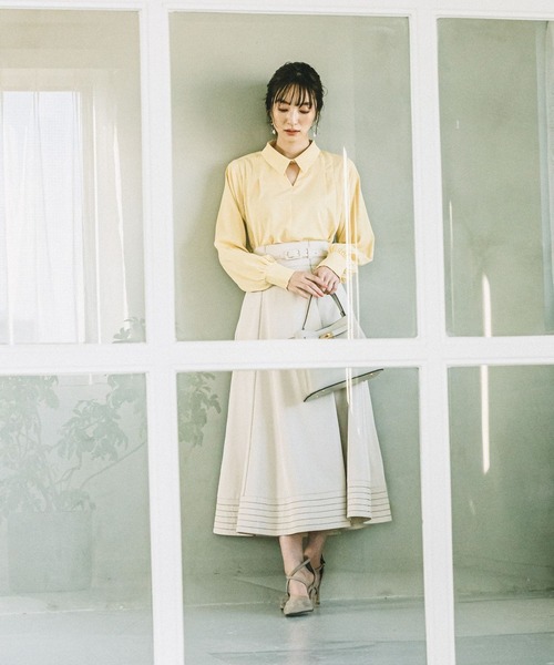 Andemiu（アンデミュウ）の「デザインネックエリブラウス 102202（シャツ/ブラウス・レディース・ブラック/イエロー/グリーン/オフホワイト・FREE）」の10枚目の写真